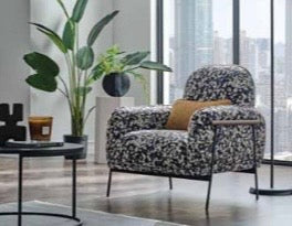 Fauteuil Scandinave Bois et Tissu KIERA – Confort Élégant