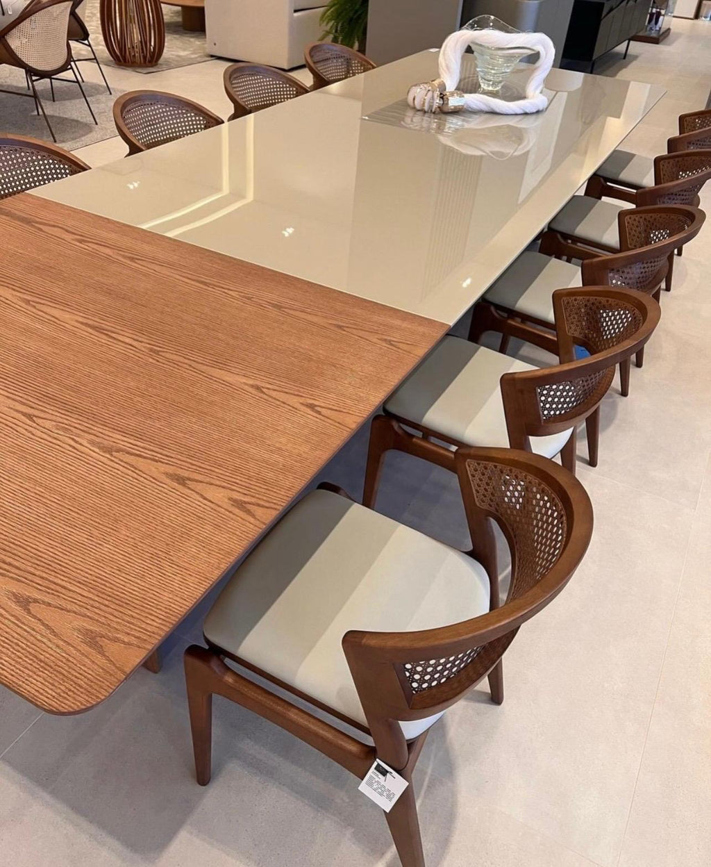 Table à manger LINE – Design moderne & élégance contemporaine